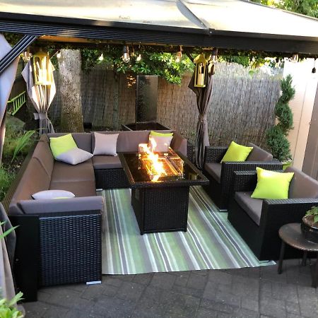 Cozy And Modern 3 Bedroom In Central Location! Victoria Exterior foto