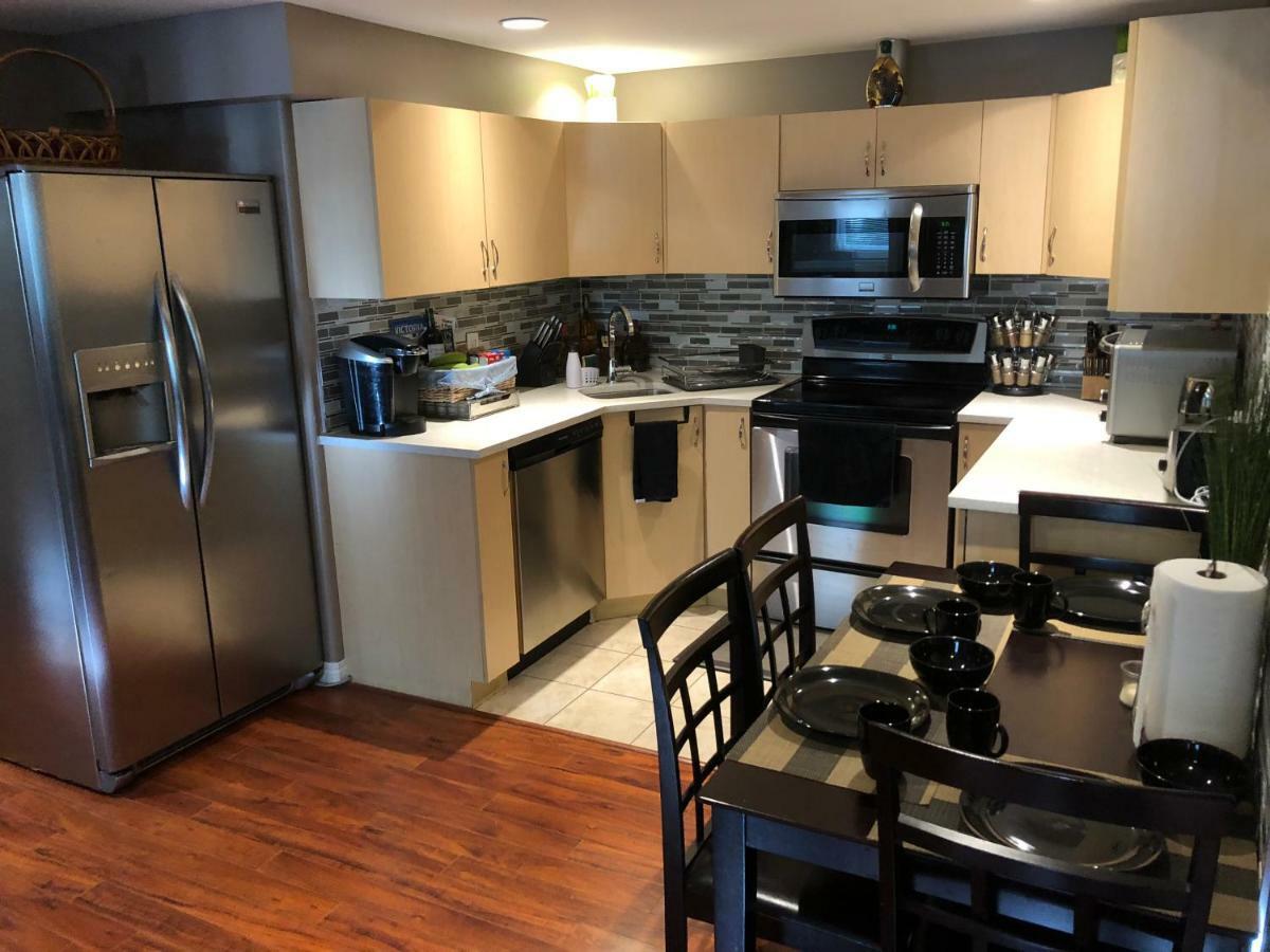 Cozy And Modern 3 Bedroom In Central Location! Victoria Exterior foto