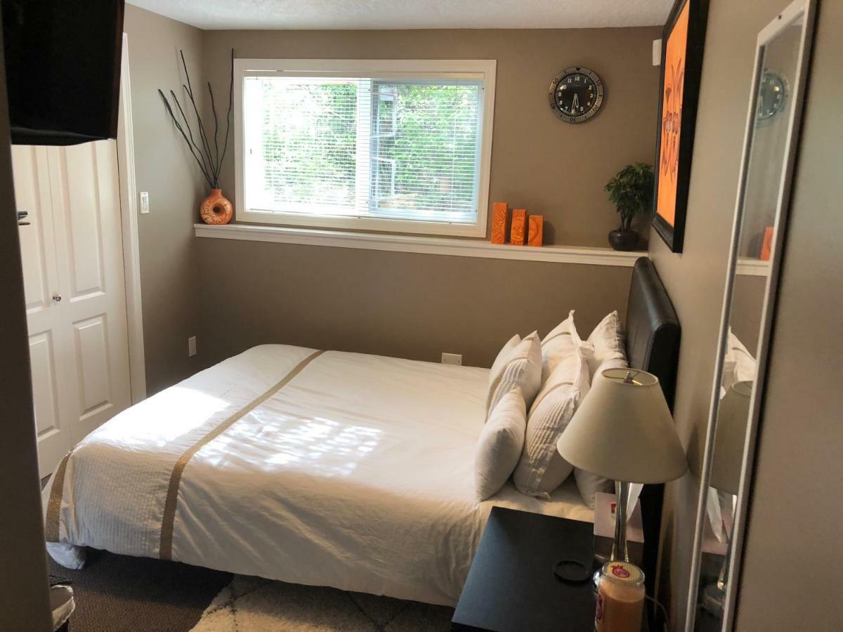 Cozy And Modern 3 Bedroom In Central Location! Victoria Exterior foto